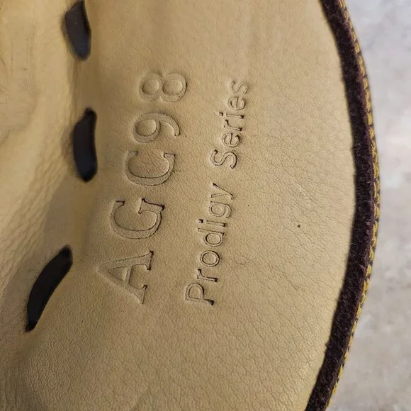 Catcher's Mitt - Left Hand Throw - Youth - Picture 3 of 4